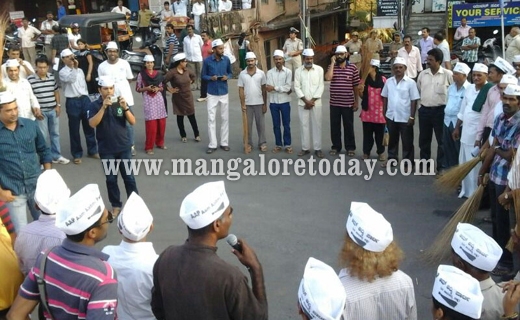 Jaadu Chalavo Yatra by Aam Aadmi Party